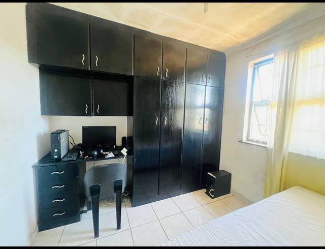 4 BEDROOM FREEHOLD FOR SALE IN NEWLANDS WEST